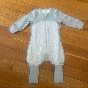 Love to Dream NWOT Gray and White Stars Sleep Suit Long Sleeve Sz 0 6-12 Months
